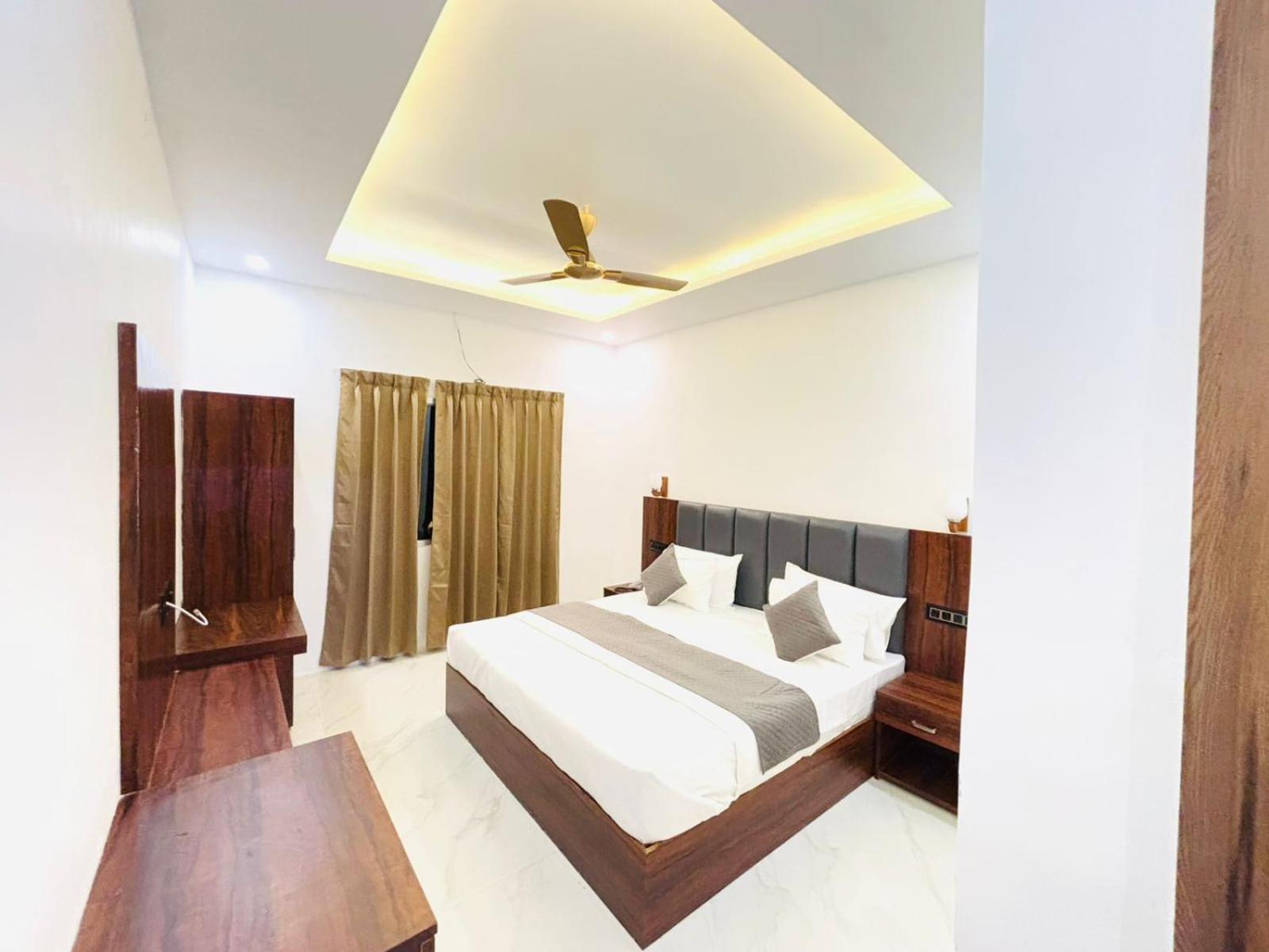 Hotel Omkar Palace Ayodhya Extérieur photo