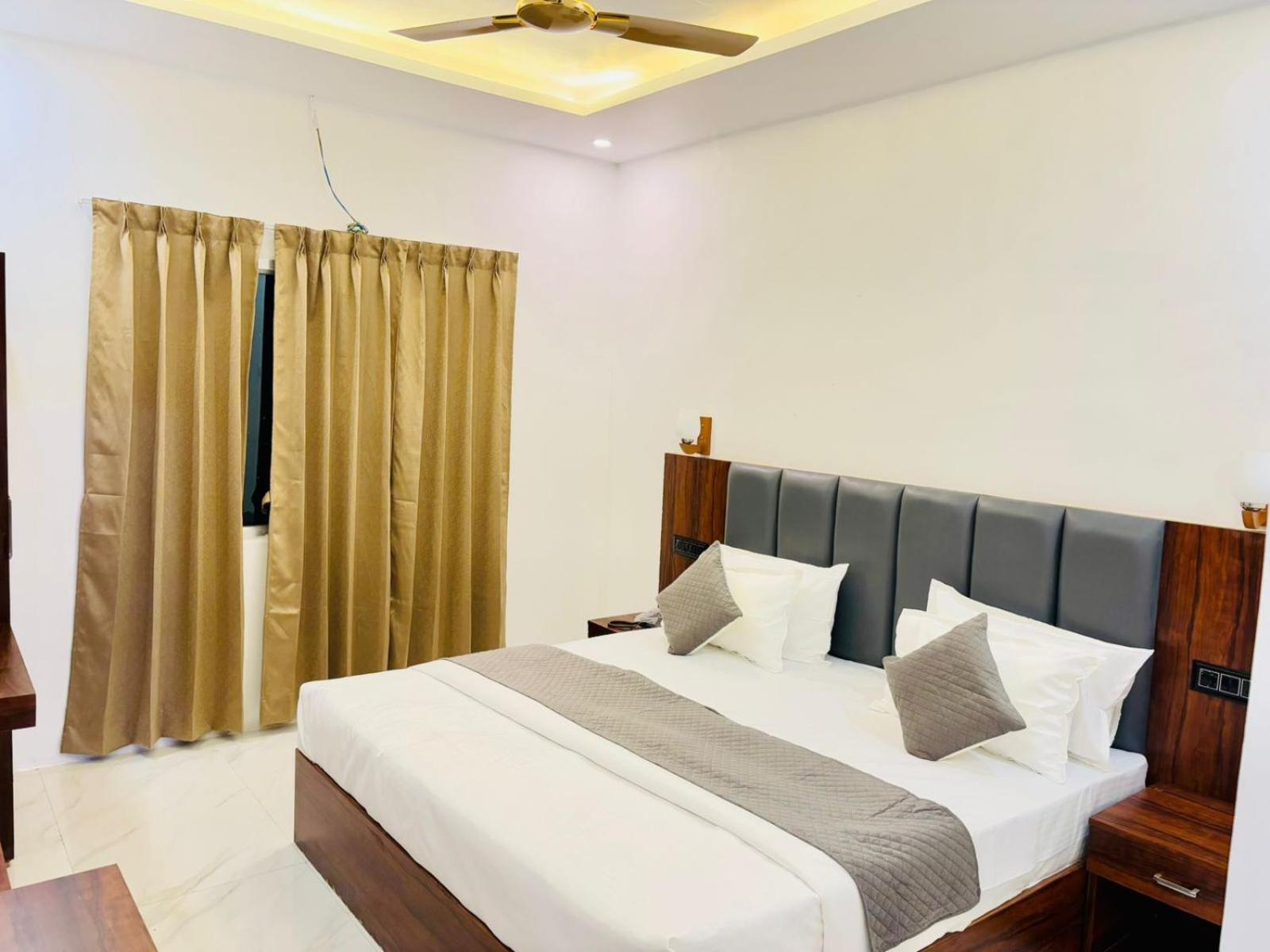 Hotel Omkar Palace Ayodhya Extérieur photo