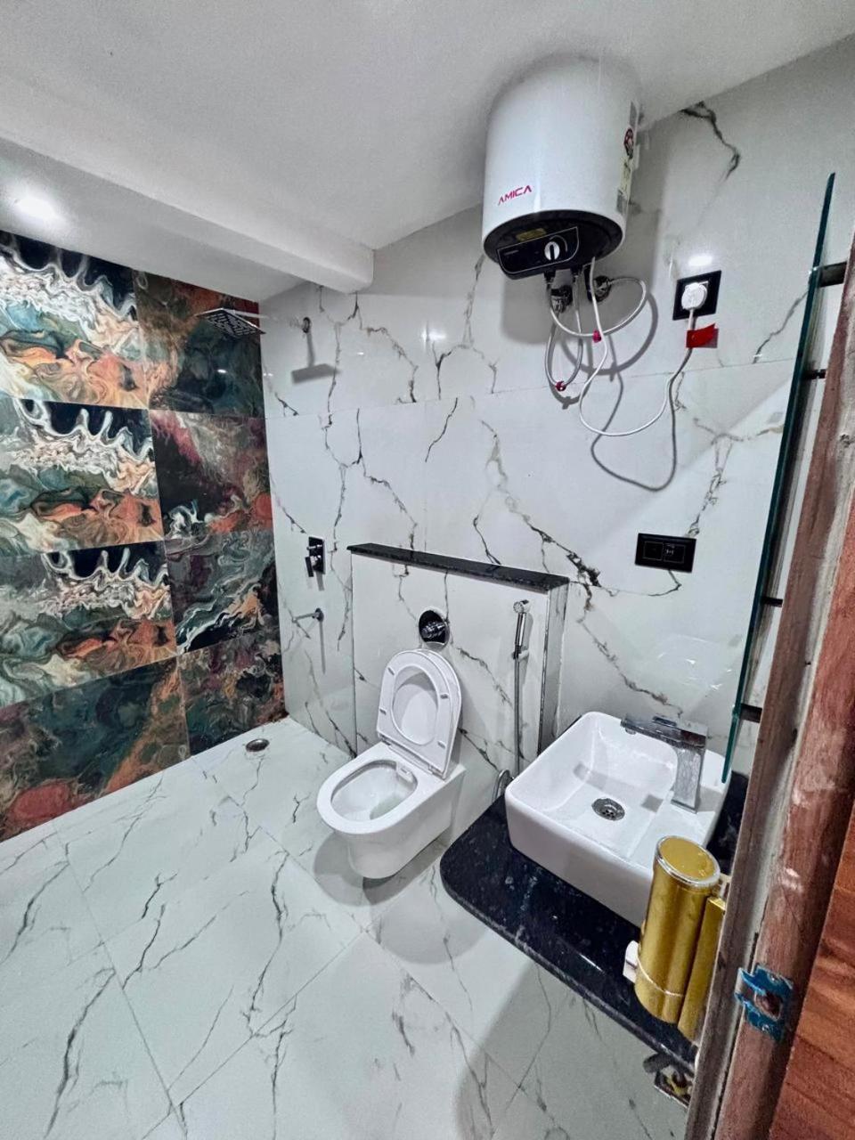 Hotel Omkar Palace Ayodhya Extérieur photo